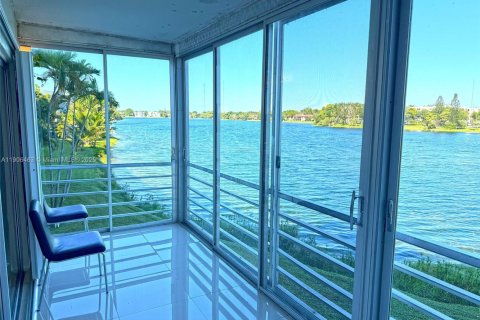 Copropriété à louer à Miami, Floride: 4 chambres, 231.79 m2 № 1957178 - photo 13