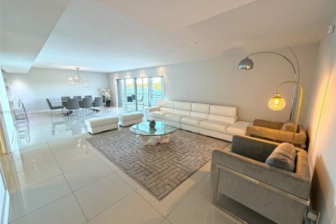 Copropriété à louer à Miami, Floride: 4 chambres, 231.79 m2 № 1957178 - photo 3