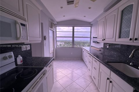 Condo in Aventura, Florida, 2 bedrooms  № 2186100 - photo 19