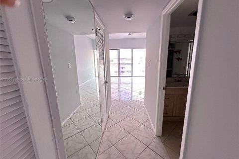 Condo in Aventura, Florida, 2 bedrooms  № 2186100 - photo 10