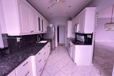Condo in Aventura, Florida, 2 bedrooms  № 2186100 - photo 20