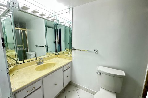 Condo in Aventura, Florida, 2 bedrooms  № 2186100 - photo 18