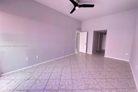 Condo in Aventura, Florida, 2 bedrooms  № 2186100 - photo 12