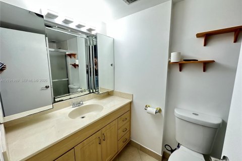 Condo in Aventura, Florida, 2 bedrooms  № 2186100 - photo 11