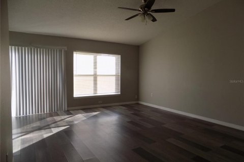 Immobilier commercial à vendre à Poinciana, Floride: 6 chambres, 221.85 m2 № 2208609 - photo 10