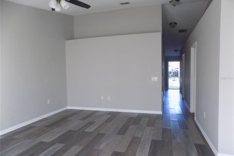 Immobilier commercial à vendre à Poinciana, Floride: 6 chambres, 221.85 m2 № 2208609 - photo 4