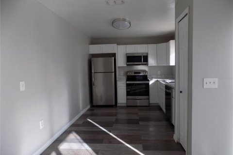 Immobilier commercial à vendre à Poinciana, Floride: 6 chambres, 221.85 m2 № 2208609 - photo 7