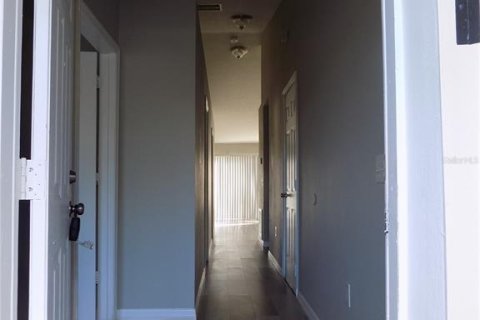 Immobilier commercial à vendre à Poinciana, Floride: 6 chambres, 221.85 m2 № 2208609 - photo 3