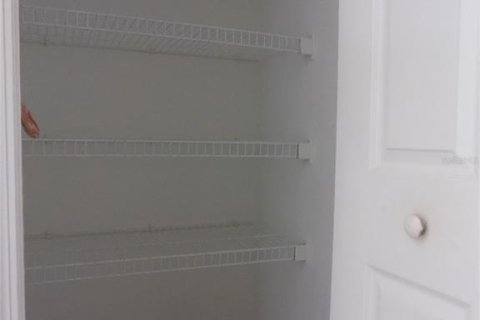 Immobilier commercial à vendre à Poinciana, Floride: 6 chambres, 221.85 m2 № 2208609 - photo 13