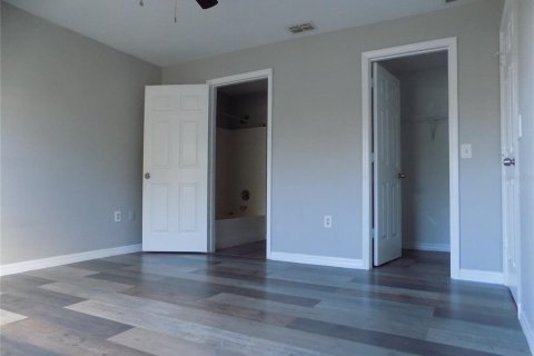 Immobilier commercial à vendre à Poinciana, Floride: 6 chambres, 221.85 m2 № 2208609 - photo 16