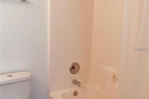 Immobilier commercial à vendre à Poinciana, Floride: 6 chambres, 221.85 m2 № 2208609 - photo 28