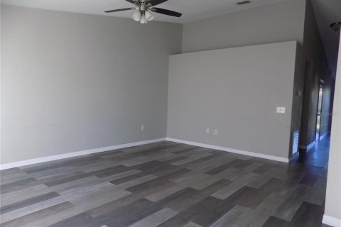 Immobilier commercial à vendre à Poinciana, Floride: 6 chambres, 221.85 m2 № 2208609 - photo 5