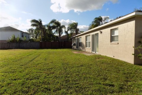 Immobilier commercial à vendre à Poinciana, Floride: 6 chambres, 221.85 m2 № 2208609 - photo 21