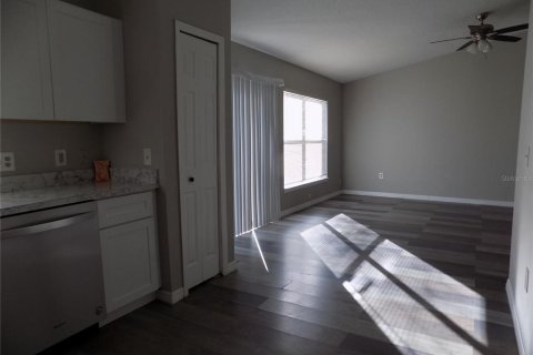 Immobilier commercial à vendre à Poinciana, Floride: 6 chambres, 221.85 m2 № 2208609 - photo 8