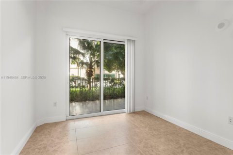 Condo in Aventura, Florida, 3 bedrooms  № 2008077 - photo 15