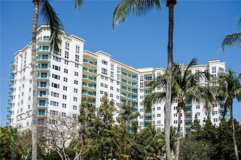 Condo in Aventura, Florida, 3 bedrooms  № 2008077 - photo 24