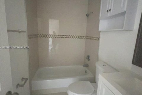 Condominio en alquiler en Hialeah, Florida, 2 dormitorios, 91.04 m2 № 2271363 - foto 9