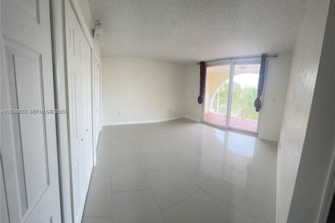 Condominio en alquiler en Hialeah, Florida, 2 dormitorios, 91.04 m2 № 2271363 - foto 5