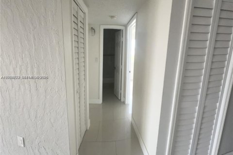 Condominio en alquiler en Hialeah, Florida, 2 dormitorios, 91.04 m2 № 2271363 - foto 7