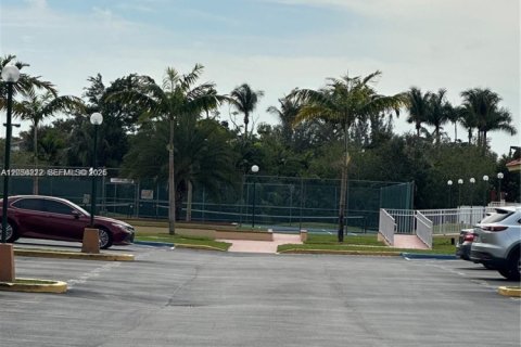 Condominio en alquiler en Hialeah, Florida, 2 dormitorios, 91.04 m2 № 2271363 - foto 11