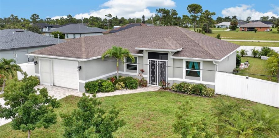 Villa ou maison à Cape Coral, Floride 3 chambres, 153.57 m2 № 2277156