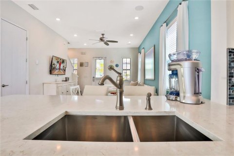 Снять в аренду виллу или дом в Киссимми, Флорида 3 комнаты, 121.24м2, № 1886303 - фото 9