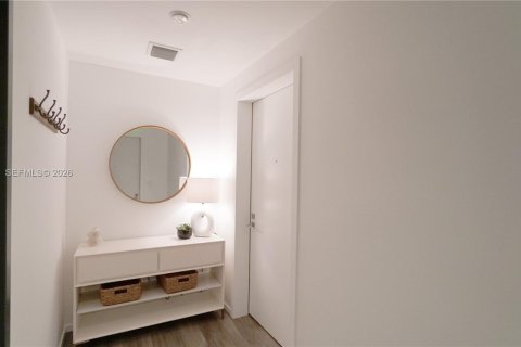 Condo in Miami, Florida, 1 bedroom  № 2083615 - photo 4