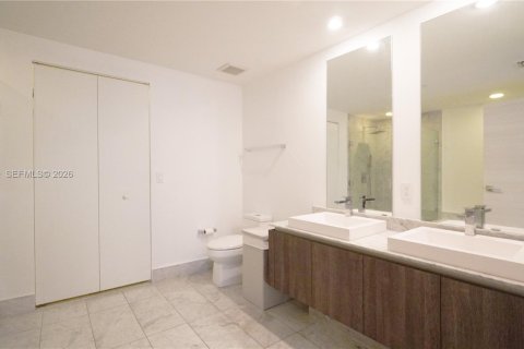Condo in Miami, Florida, 1 bedroom  № 2083615 - photo 25
