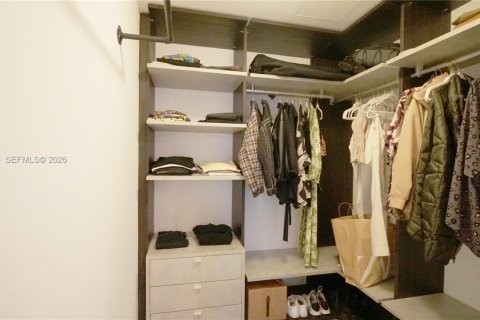 Condo in Miami, Florida, 1 bedroom  № 2083615 - photo 27