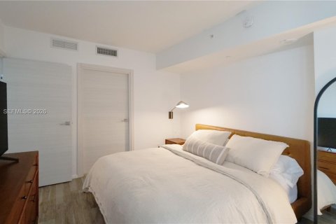 Condo in Miami, Florida, 1 bedroom  № 2083615 - photo 16