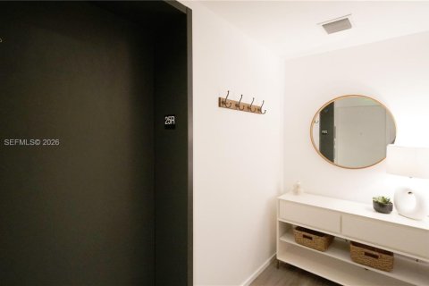 Condo in Miami, Florida, 1 bedroom  № 2083615 - photo 5