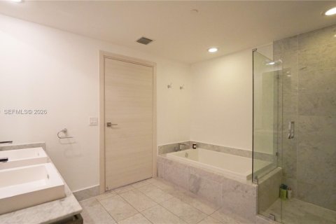 Condo in Miami, Florida, 1 bedroom  № 2083615 - photo 26