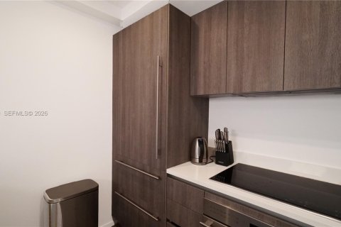 Condo in Miami, Florida, 1 bedroom  № 2083615 - photo 12