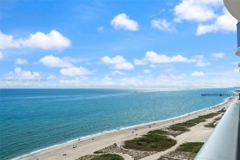 Condominio en venta en Pompano Beach, Florida, 3 dormitorios, 240.62 m2 № 2064827 - foto 11