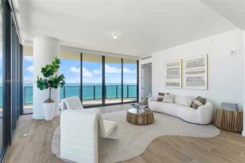 Condominio en venta en Pompano Beach, Florida, 3 dormitorios, 240.62 m2 № 2064827 - foto 2
