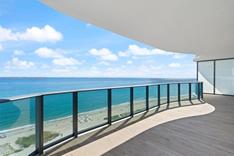 Condominio en Pompano Beach, Florida, 3 dormitorios  № 2064827