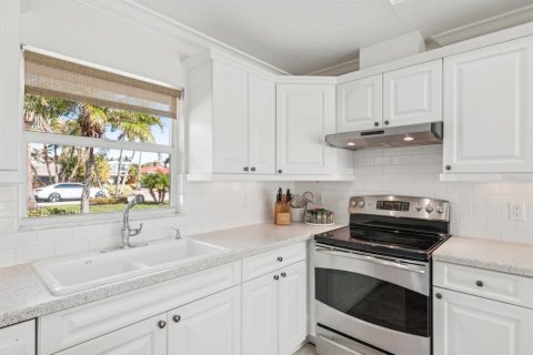 Villa ou maison à louer à Sarasota, Floride: 3 chambres, 204.66 m2 № 2383872 - photo 14