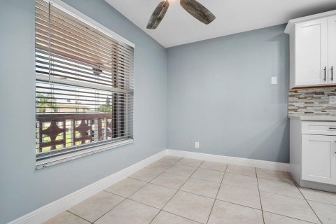 Condo in Delray Beach, Florida, 2 bedrooms  № 2251439 - photo 5