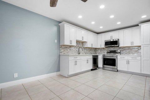 Condo in Delray Beach, Florida, 2 bedrooms  № 2251439 - photo 4