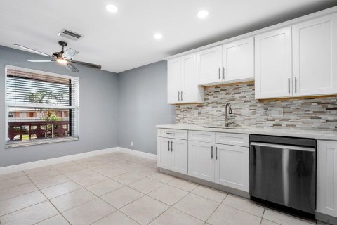 Condo in Delray Beach, Florida, 2 bedrooms  № 2251439 - photo 2