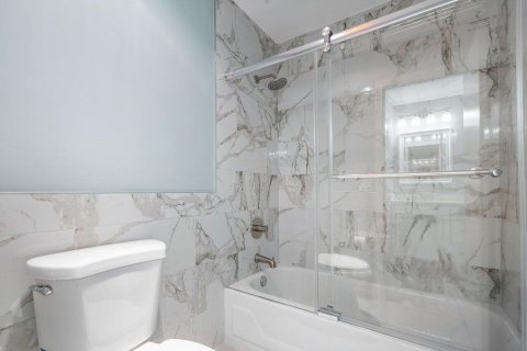 Condo in Delray Beach, Florida, 2 bedrooms  № 2251439 - photo 17