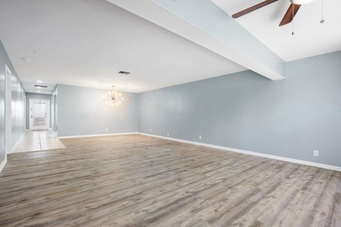 Condo in Delray Beach, Florida, 2 bedrooms  № 2251439 - photo 9