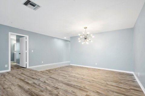Condo in Delray Beach, Florida, 2 bedrooms  № 2251439 - photo 11