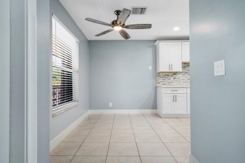Condo in Delray Beach, Florida, 2 bedrooms  № 2251439 - photo 6