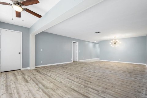 Condo in Delray Beach, Florida, 2 bedrooms  № 2251439 - photo 10