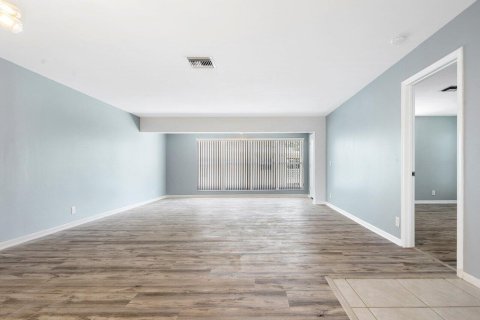Condo in Delray Beach, Florida, 2 bedrooms  № 2251439 - photo 13