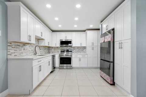 Condo in Delray Beach, Florida, 2 bedrooms  № 2251439 - photo 3