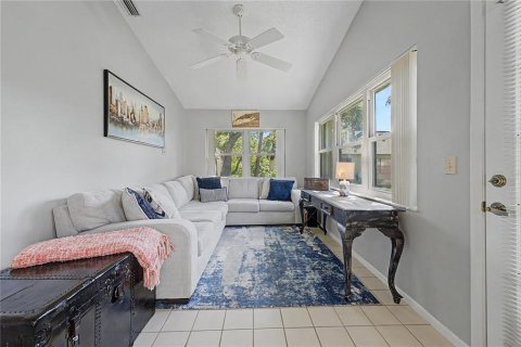 House in Spring Hill, Florida 2 bedrooms, 156.17 sq.m. № 2202820 - photo 30