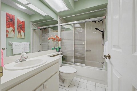 House in Spring Hill, Florida 2 bedrooms, 156.17 sq.m. № 2202820 - photo 27