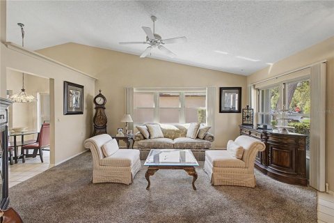 House in Spring Hill, Florida 2 bedrooms, 156.17 sq.m. № 2202820 - photo 5